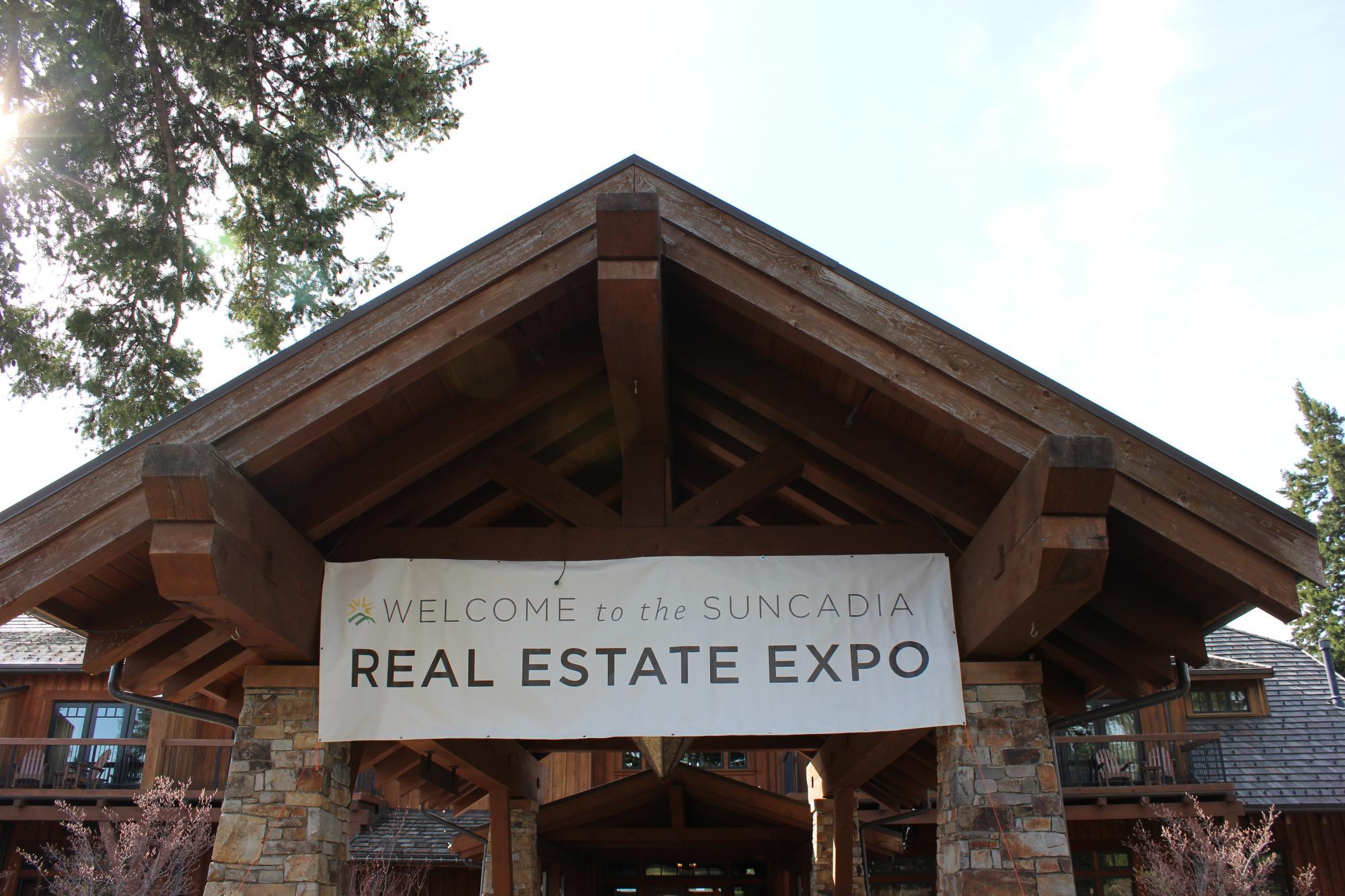 a welcome sign to the real estate expo.